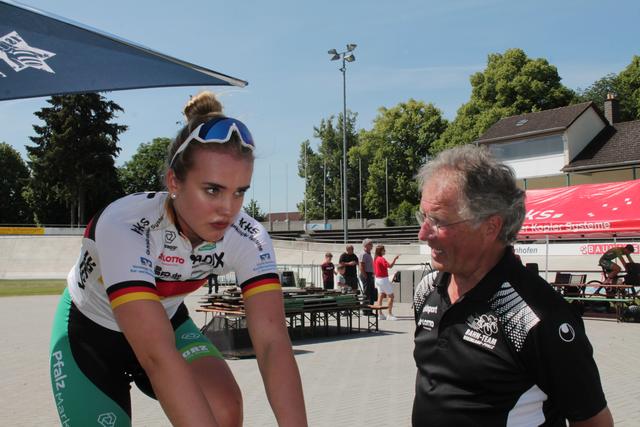 Katharina Albers mit Trainer Frank Ziegler