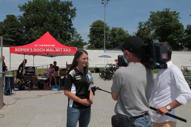 Miriam Welte beim TV-Interview mit dem SWR
