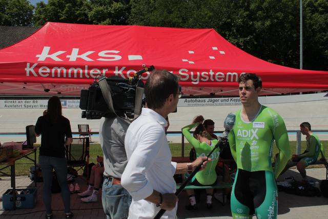 Timo Bichler beim TV-Interview vom SWR