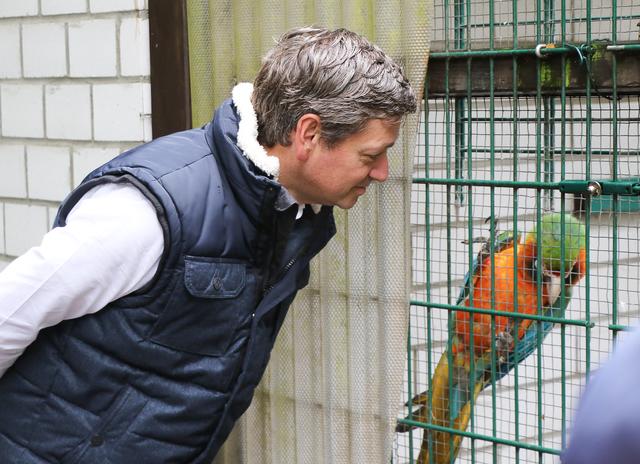 Spitzenkandidat und Fraktionsvorsitzender der rheinland-pfälzischen CDU, Christian Baldauf, beim Besuch des Vogelparks in Schifferstadt