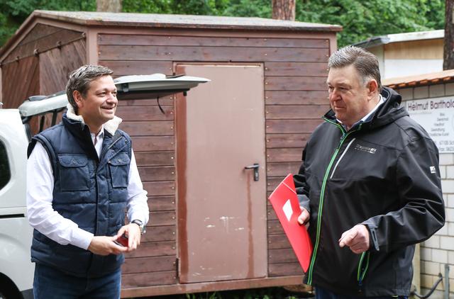 Christian Baldauf und Peter Tiesler im Gespräch | Foto: Heike Schwitalla