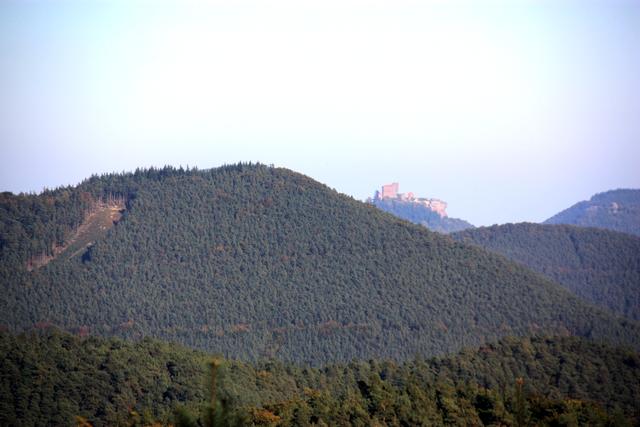 Trifelsblick auf dem Premiumwanderweg Schusterpfad Hauenstein | Foto: Jens Vollmer