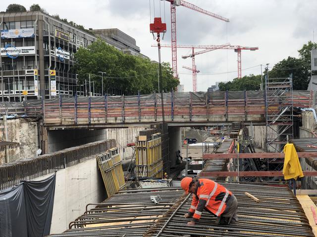 Wächst zu: Der Tunnelbau bewegt sich von Westen kommend auf das Ett-linger Tor zu.  | Foto: Kasig