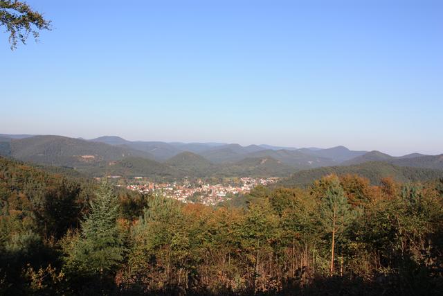 Wasgau Hügellandschaft soweit das Auge reicht auf dem Schusterpfad in Hauenstein | Foto: Jens Vollmer