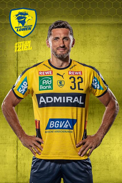 Alexander Petersson läuft mit der 32 auf | Foto: ps