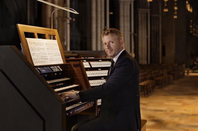 Der Organist Magne Draagen aus Norwegen. | Foto: ps