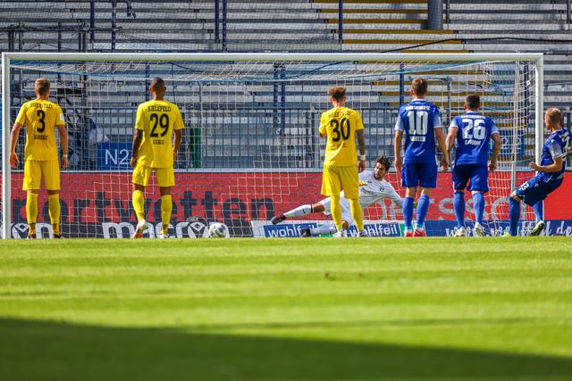 Der KSC ist wieder dran! Später macht Hofmann auch noch den Augleich! | Foto: www.tmc-fotografie.de