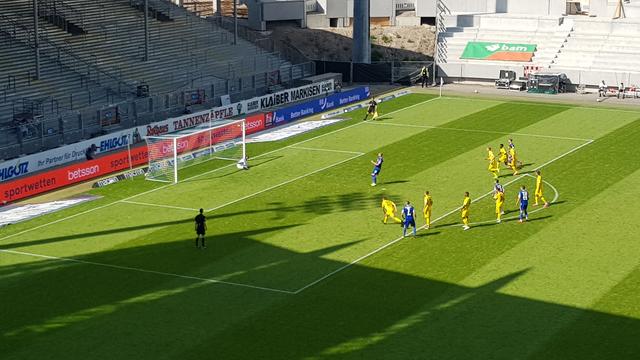 Sicher links den Ball versenkt von Hofmann
