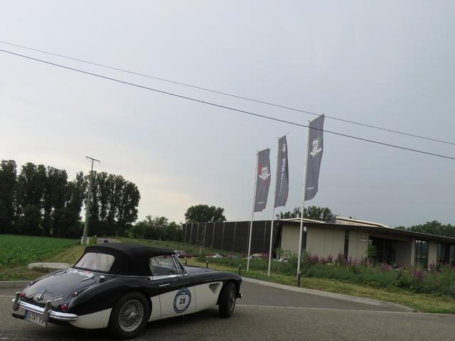 Oldtimer auf dem Weg ins Weingut Bergdolt-Reif&amp;Nett