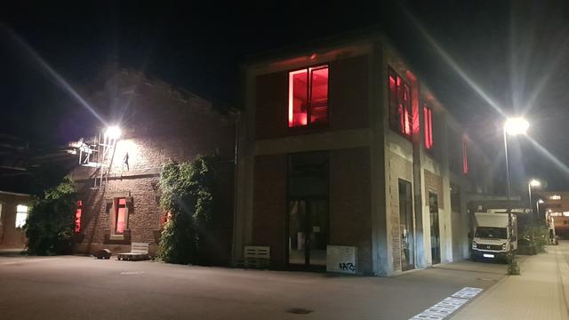 Night of Light in Karlsruhe, alter Schlachthof. Nicht nur ganze Gebäude wurden illuminiert, sondern auch oftmals nur Fenster wie hier auf dem Areal des alten Schlachthofs in Karlsruhe