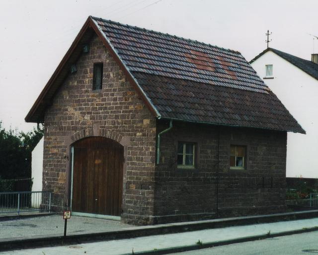 Altes Feuerwehrhaus Palmbach
Das Gerätehaus der Feuerwehr Palmbach wurde im Jahre 1902 gebaut. Der Unterricht fand im Bürgersaal im Rathaus statt. Heute ist das Gebäude die Pfadfinder vermietet. 
 | Foto: Feuerwehr Wettersbach