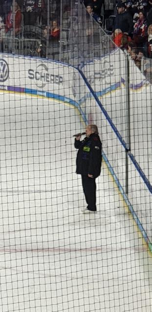 Udo Scholz bei seinem letzten Eishockeyspiel, kurz vor den ausgefallenen Playoffs  | Foto: Jens Vollmer