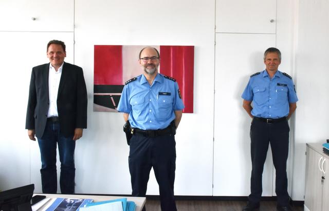 Verbandsbürgermeister Matthias Schardt, Bezirksbeamter Polizeihauptkommissar Andreas Frey, Erster Polizeihauptkommissar Wolfgang Zöller (von links) | Foto: VG Rülzheim