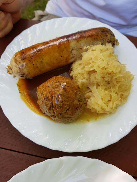 Stärkung im Anschluss der Wanderung. | Foto: Manuela Pfaender