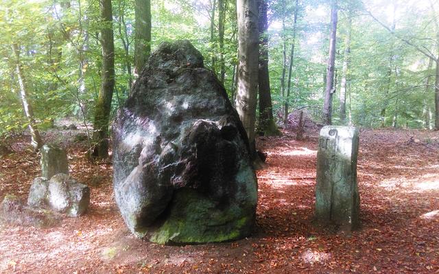 Menhir auf dem Hinkelsteinweg | Foto: Sprinz