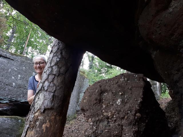 im Sandsteinlabyrinth des Rahnfelsens. Bei großen und kleinen Wanderfreunden für Versteckspiele sehr beliebt. | Foto: Markus Pacher
