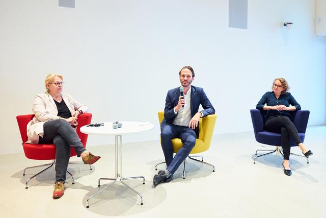 Projektleiterin Dr. Inge Herold, Direktor Johan Holten und die Kuratorische Assistentin Jennifer Meiser (von links) beim Pressegespräch. | Foto: Christian Gaier