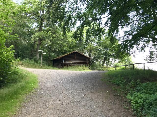 Die Schutzhütte am Hirtenfels