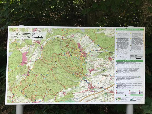 Die Wanderkarte in Dannenfels mit ihren unterschiedlichen Rundwanderwegen | Foto: Claudia Bardon