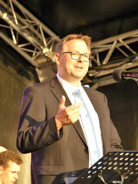 Schulleiter Markus Zepp bei seiner Ansprache