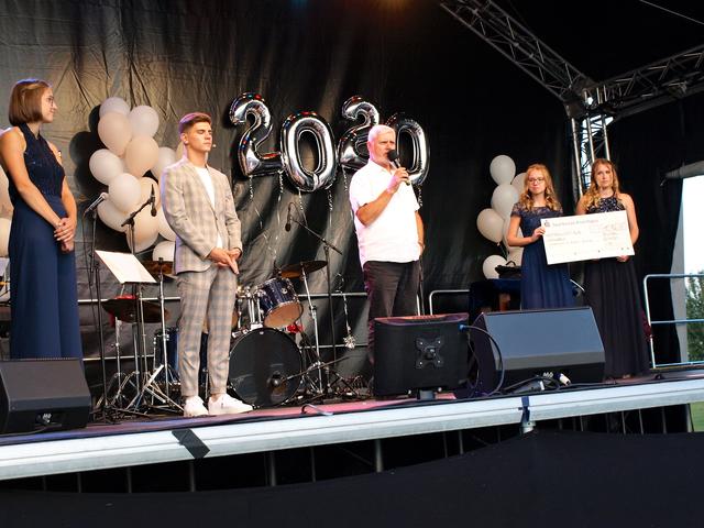 Scheckübergabe an das Kinderhaus