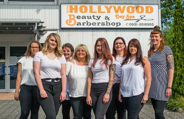 Das Team vom "Hollywood Beauty &amp; Barber &amp; Day Spa" auf dem Einsiedlerhof | Foto: Schäfer