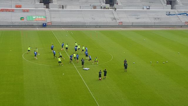 Spielchen im Anstoßkreis | Foto: www.jowapress.de
