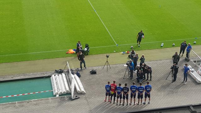 Die neuen Spieler lassen sich ablichten | Foto: www.jowapress.de