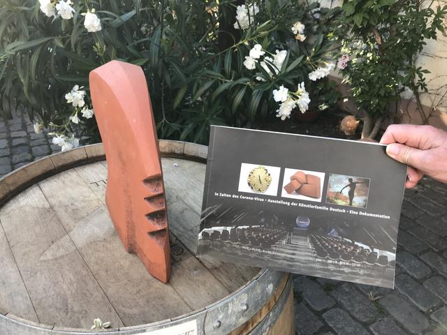 Außergewöhnlichen Keramikobjekte im Weingut Jülg.