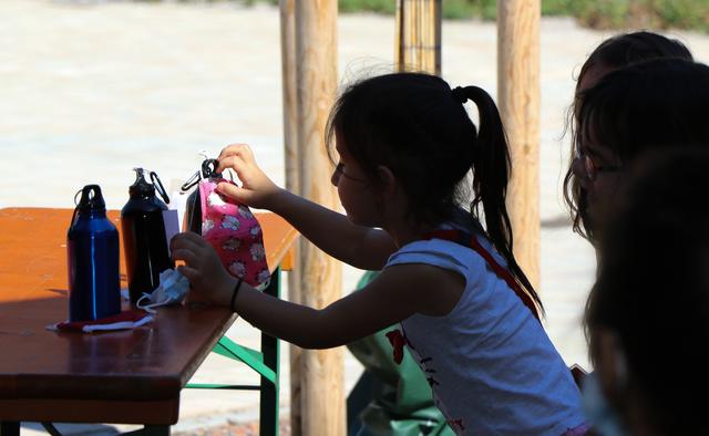 Sommerspaß mal ganz anders - mit Mundschutz und Abstand. Die Kinder haben trotzdem Spaß | Foto: Heike Schwitalla