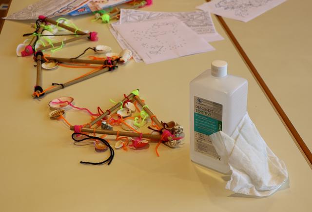 Hygiene und Desinfektion wird groß geschrieben - auch beim Basteln | Foto: Heike Schwitalla