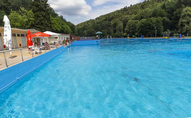 Größtes Schwimmbecken Europas: Die Wesch (Waschmühle). Hier ist genügend kaltes Wasser, um alle abzukühlen.  | Foto: Jens Vollmer
