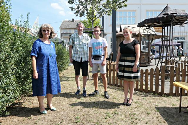 Von links: Ortsvorsteherin, die beiden Musiker und Jubiläumsprinzessin | Foto: Brigitte Melder