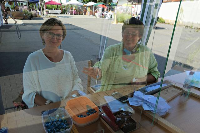 Hatten hinter der Scheibe ein Auge auf den Einlass | Foto: Brigitte Melder