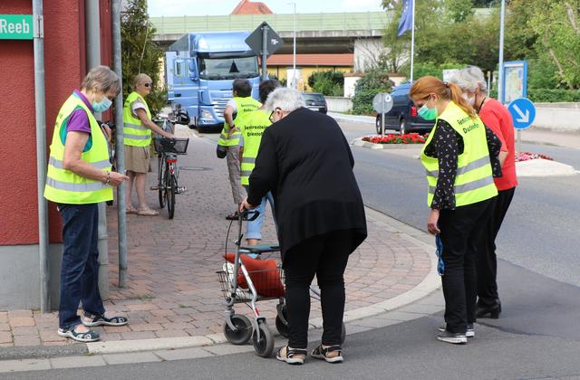 Der Seniorenbeirat Dudenhofen untersucht, wie seniorengerecht die Ortsmitte ist | Foto: Heike Schwitalla
