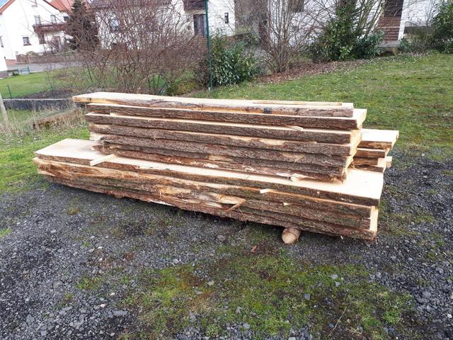 Vier Zentimeter sind die Sitzflächen dick, vier Zentimeter die Rückenlehnen | Foto: Privat