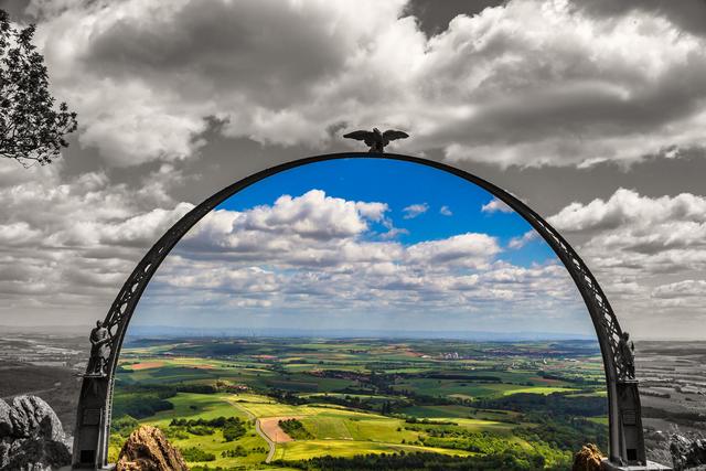 Blick durch den Adlerbogen im Mai 2020