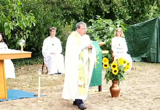 Pfr. Markus Hary beim Open Air Gottesdienst in Hessheim | Foto: youtube-Kanal "Gottesdienst-Livestream" (2020)