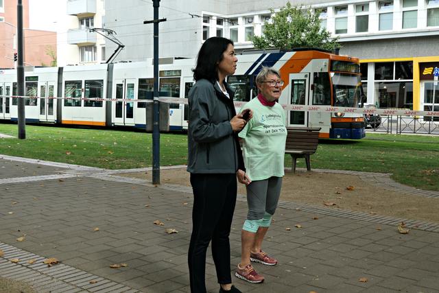Saskia Helfenfinger-Jeck und Ulla Walther-Thiedig bei der Begrüßung | Foto: Brigitte Melder
