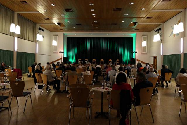 Der Saal füllt sich langsam | Foto: Brigitte Melder