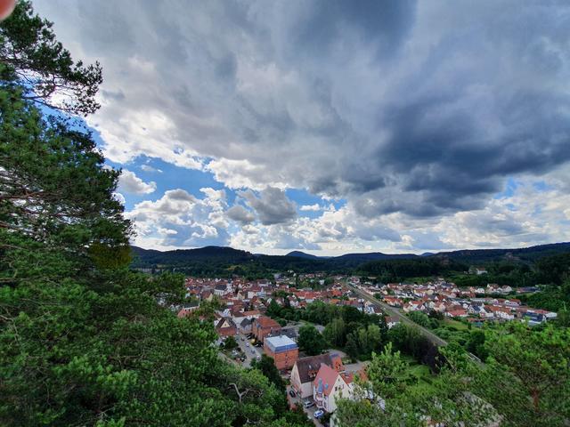 Blick auf Dahn im Pfälzer Wald