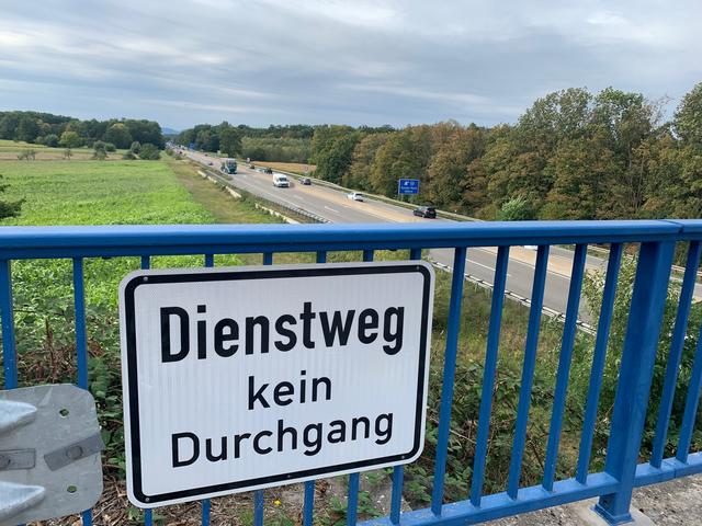 Heute mal wieder "außer Dienst": A 65-Querung vor Minderslachen. | Foto: Franz Walter Mappes