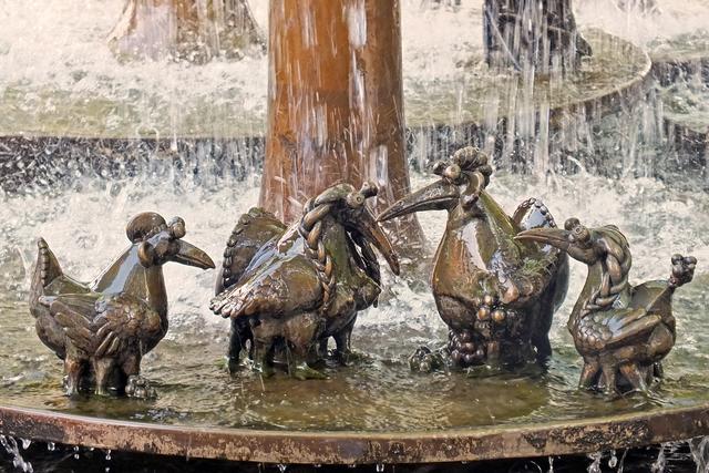 Bild 4, April
Der außergewöhnliche Elwetritschenbrunnen in Neustadt/Weinstraße