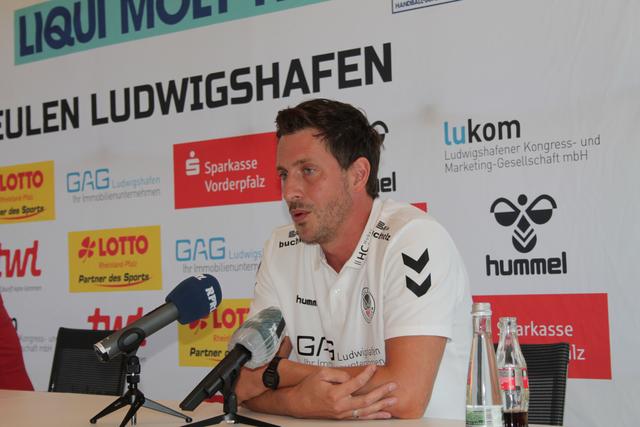 Bei der Pressekonferenz teilte Trainer Ben Matschke mit, dass er die Eulen Ludwigshafen nach Saisonende verlässt (Foto Michael Sonnick)