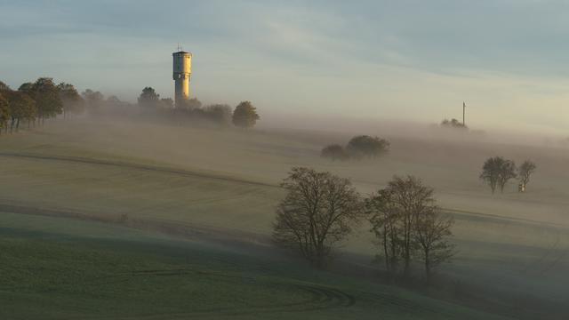 Funkturm bei Käshofen an einem Spätsommermorgen im September.