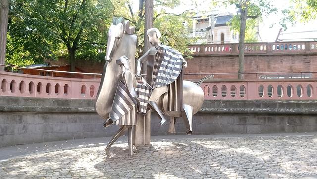 St. Martin teilt den Mantel mit dem Bettler