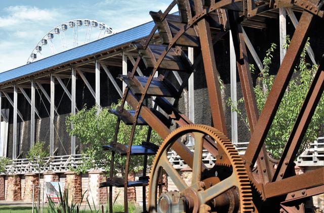 Riesenrad, Zahnrad und Mühlrad... alles läuft rund in Bad Dürkheim  | Foto: Urheber Maike Müller