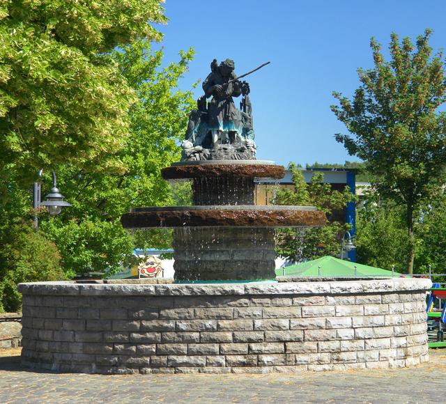 Am Dorfplatz in Weiler bei Bingen beginnt die Wanderroute Rhein-Nahe-Schleife.  | Foto: soonteam