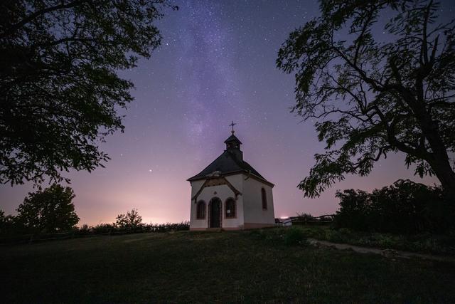 Die Milchstraße über der kleinen Kalmit - Ilbesheim | Foto: privat/Georg Beck
