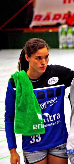 Lucie-Marie Kretzschmar, Defensivspezialistin, seit 2019 bei der Neckarsulmer Sport Union und nach Vereltzungsproblemen Frühjahr 2019 wieder voll da und bereit durchzustarten...
Text/Foto: Wolfgang Merkel